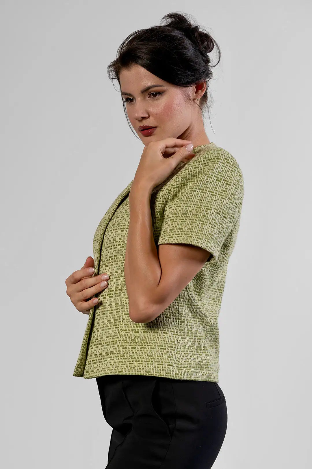 Neli short-sleeved jacket in pistachio green cotton tweed by Sofia Lara — side view